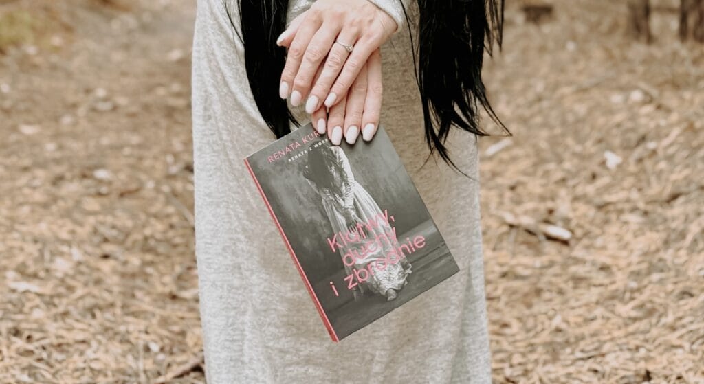 okładka klątwy duchy i zbrodnie renata kuryłowicz