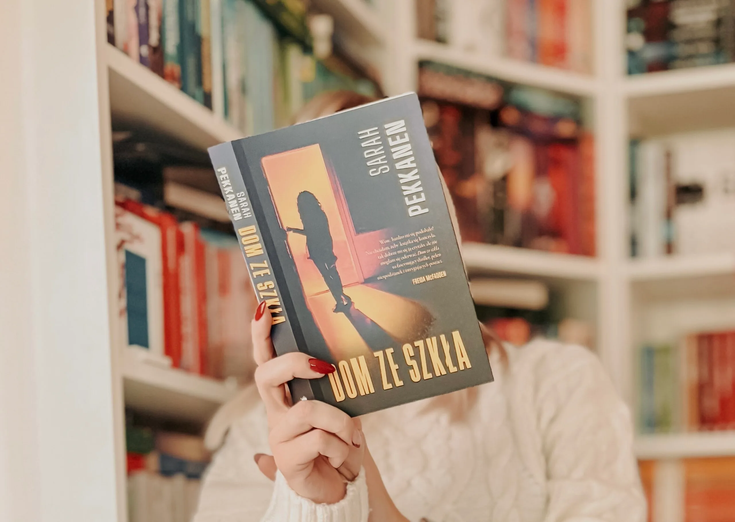 dom ze szkła okładka